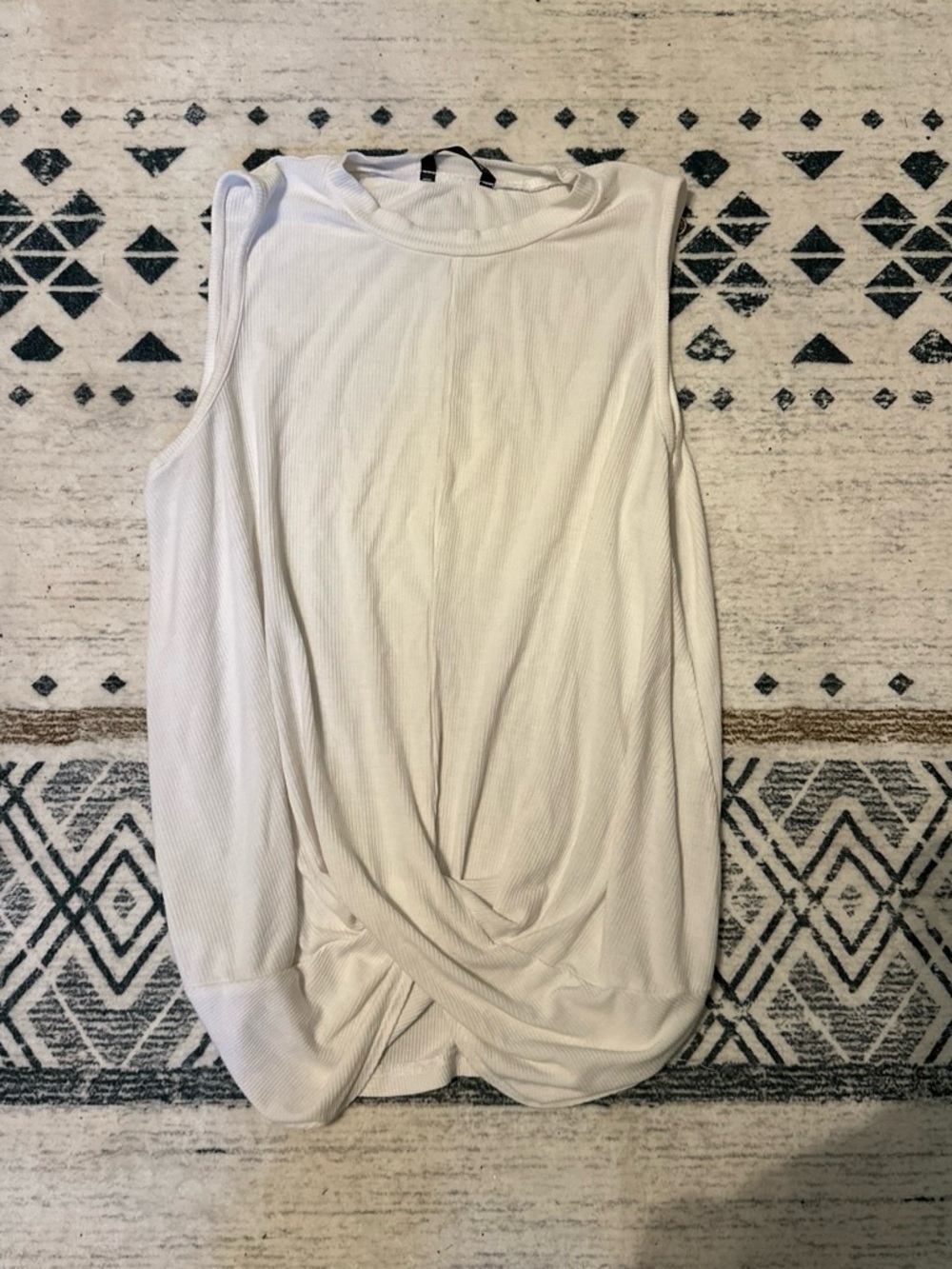 SHEIN White Sleeveless Twist-Hem Tank Top
